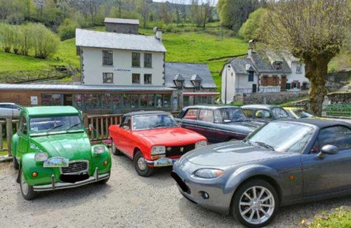 Saint-Projet-de-Salers Bed & Breakfast | Auberge du Pont