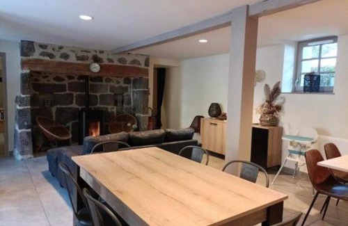Saint-Projet-de-Salers Bed & Breakfast | Auberge du Pont