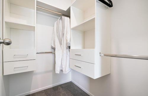 Greenlane - Ellerslie House | Auckland ONE Tree Hill Coby Suit