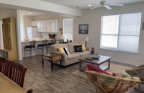 Morgantown House | Aug & Sept Discounted! Beach/Pools/Tennis & Pickleball