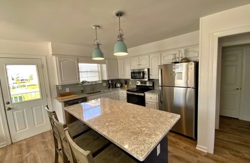 Morgantown House | Aug & Sept Discounted! Pools/Tennis/Pickleball