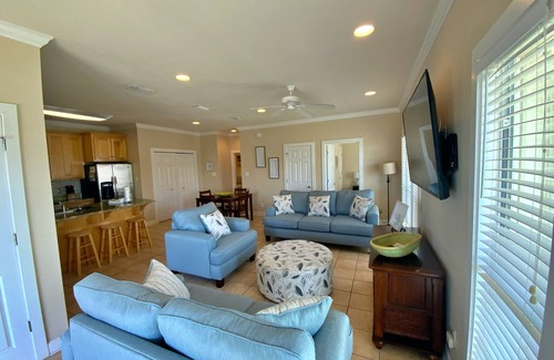 Morgantown House | Aug & Sept Discounted! Great Views w/Pools, Tennis, Pickleball