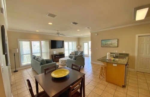 Morgantown House | Aug & Sept Discounted! Great Views w/Pools, Tennis, Pickleball