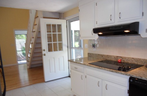 Narragansett House | August 23-30, only one week left. Come when the water is warm!