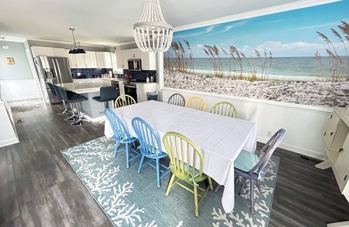 Ocean Isle Beach Cottage | August 4 night Min avail! Gorgeous 4 bedroom Home new decking and outdoor space