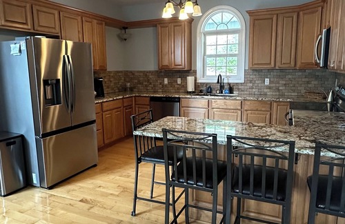 Tazewell House | AUGUST DATES AVAILABLE