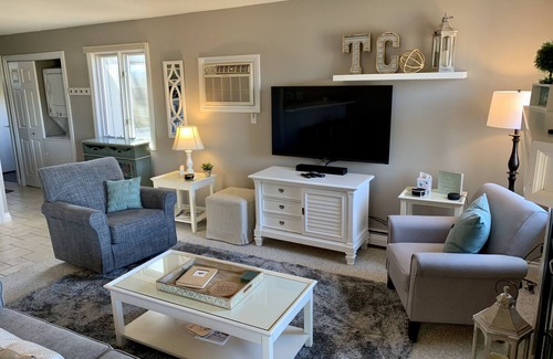 Acme Condo | August dates available! Newly renovated, on golf course, close to beach & casino