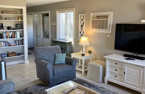 Acme Condo | August dates available! Newly renovated, on golf course, close to beach & casino