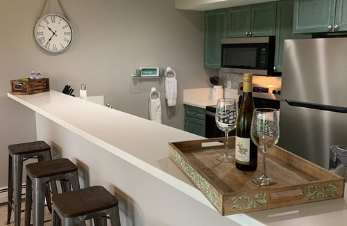 Acme Condo | August dates available! Newly renovated, on golf course, close to beach & casino