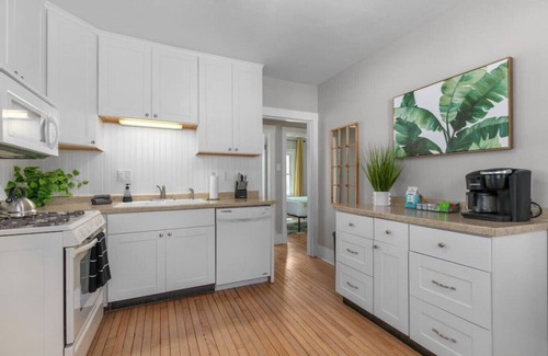 Green Bay House | Augusta St · NEW! 10 Min to Lambeau & Resch!