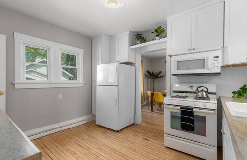 Green Bay House | Augusta St · NEW! 10 Min to Lambeau & Resch!