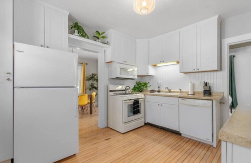 Green Bay House | Augusta St · NEW! 10 Min to Lambeau & Resch!