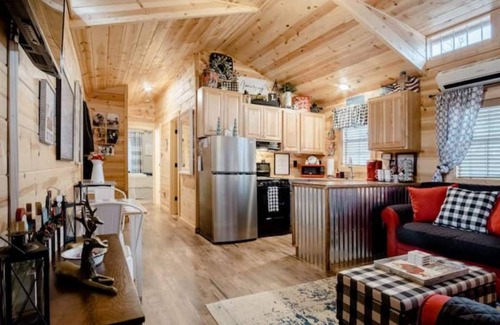 Dawsonville Cabin | Auraria Woods Hideaway-Dog friendly-Fenced- 2.2 miles from Lily Creek Farm