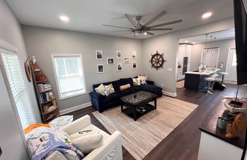 Cambridge House | Aurora Blue - A Stylish Experience n