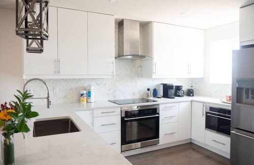Centennial House | Aurora Designer Home 4Bd.3Bath/Pet Friendly