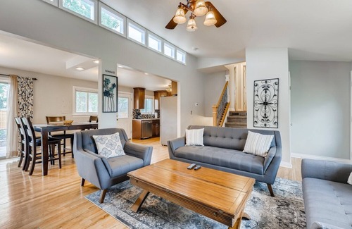 Sable Altura Chambers House | Aurora Home near-UCHealth Anschutz Medical Campus and Denver Airport