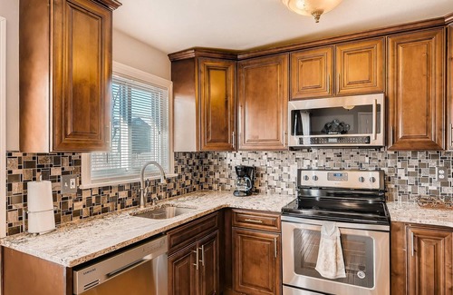 Sable Altura Chambers House | Aurora Home near-UCHealth Anschutz Medical Campus and Denver Airport