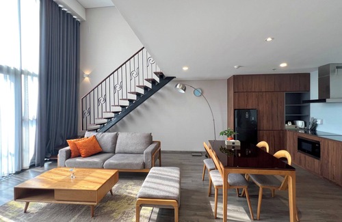 Tay Ho Condo | Aurora PentStudio in WestLake - Netflix & Bathtub