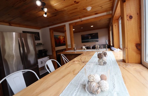 Coudersport Cabin | Aurora - Secluded Stargazing Hideaway Hot Tub!