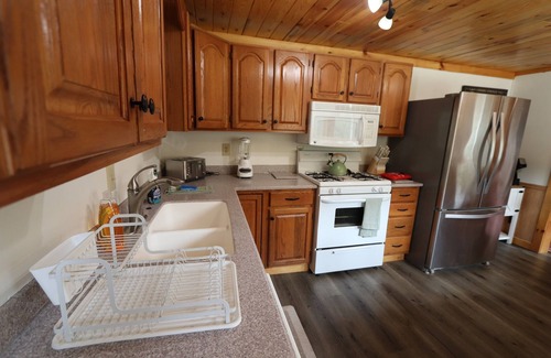 Coudersport Cabin | Aurora - Secluded Stargazing Hideaway Hot Tub!
