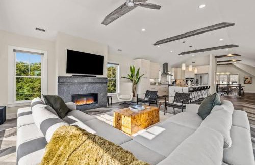 Whalehead Beach House | Auroro 6 BR Elevator Theater Rec Room Pool & Hot