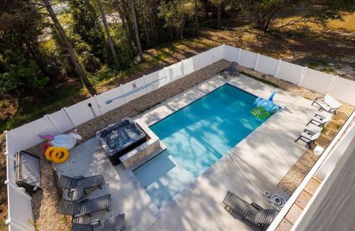 Whalehead Beach House | Auroro 6 BR Elevator Theater Rec Room Pool & Hot