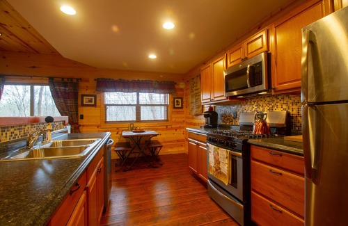 Sevierville Cabin | Aussie hospitality with Tennessee charm.