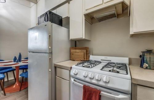 North University Apartment | Austin Central Modern Comfort Pet-Friendly