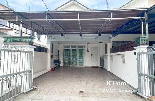 Taman Mount Austin Apartment | Austin Mutiara 7pax KTV BBQ