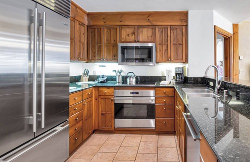 Vail Condo | Austria Haus 3 BR, 242 E Meadow Dr, Vail Village(Fec) - Hot Tub, Heated Outdoor Pool, Walk to Lifts!
