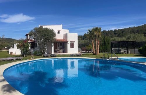 Santa Gertrudis Villa | Authentic Villa with amazing pool