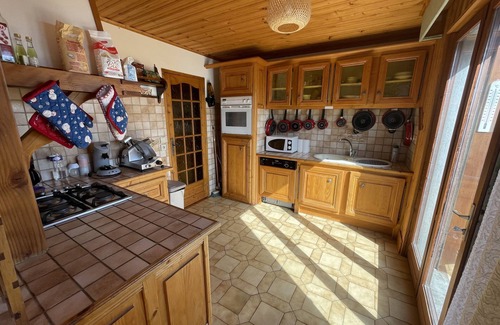 Besse-et-Saint-Anastaise Ski Chalet | Authentique Chalet Super-besse Avec vue sur le lac et les Pistes