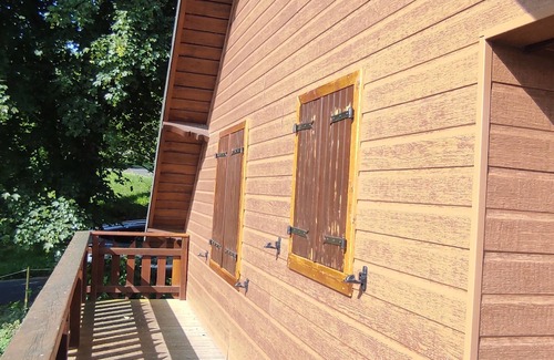 Besse-et-Saint-Anastaise Ski Chalet | Authentic chalet in nature near Super Besse