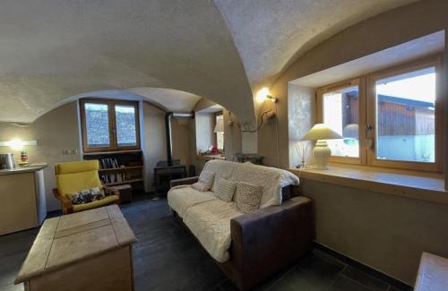 Saint-Martin-de-Belleville Apartment | Authentique appartement vouté rénové à St Martin, 2 chambres, 4 pers, proche pistes - FR-1-452-57