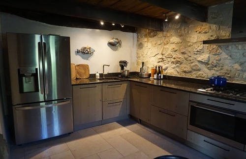 Pourcheres House | Authentic architecture, ultimate tranquility, stunning views, parking