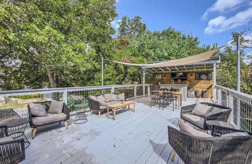 Austin House | Authentic Austin Pad with Roof-top Deck Bar