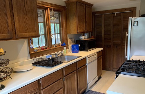 Barnstable House | Authentic Cape Cottage 50 yards from Beautiful Bay Beach!