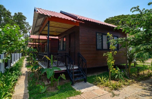 Siem Reap House | Authentic Khmer house with Garden View