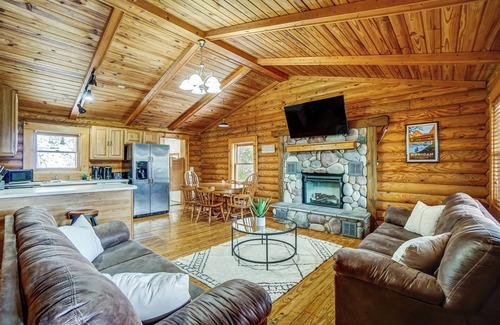 Rockbridge Cabin | Authentic Log Cabin with Stunning Hilltop Views
