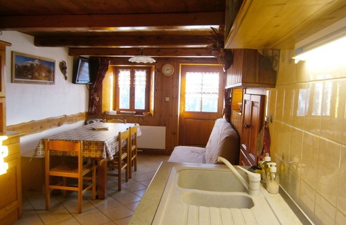 Les Eucherts Ski Chalet | Authentic Savoyard chalet at the foot of the slopes in a French/Italian resort