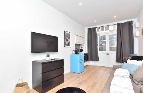 Quartier de la Porte-Saint-Denis Apartment | Authentic studio - 2P - Porte Saint-Denis