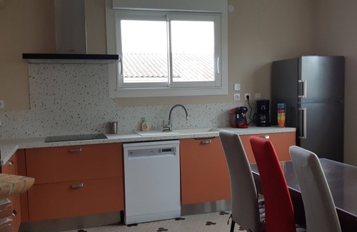 Etaules House | Authenticité, Calme, Jardin Privatif, 12kms Plages 200m Commerces, Idéal Famille