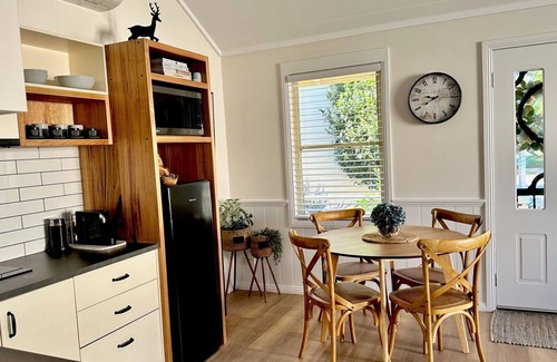 Bright Cottage | Autumn Beauty - Alpine Cottage 5