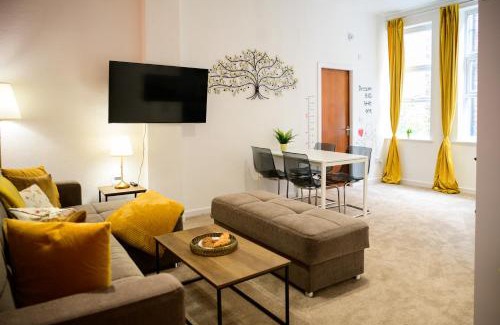 Didsbury Apartment | Autumn Breeze, 2BR apartment, Didsbury, Manchester