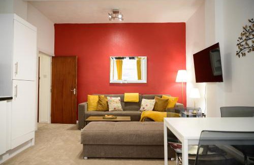 Didsbury Apartment | Autumn Breeze, 2BR apartment, Didsbury, Manchester