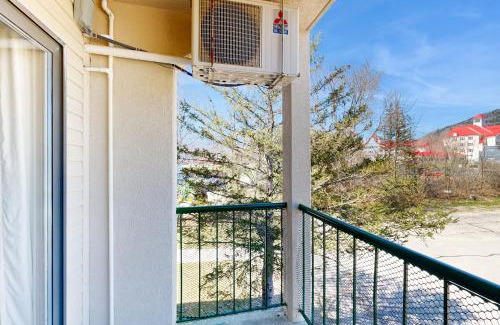 Lincoln Apartment | Autumn Colors Condo, Unit 215