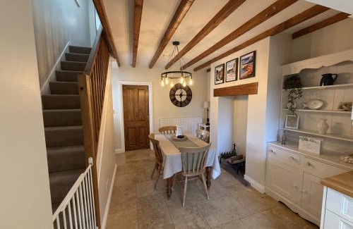 Muston House | Autumn Cottage