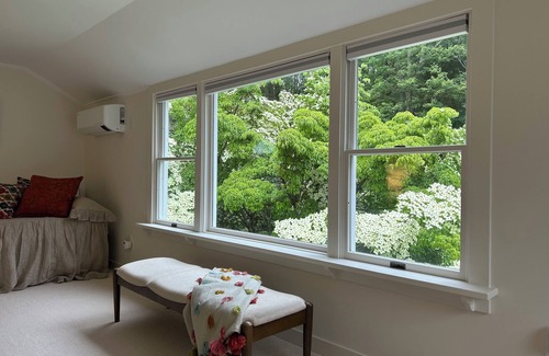 Glendale Cottage | Autumn Cottage Retreat & Winter Hideaway