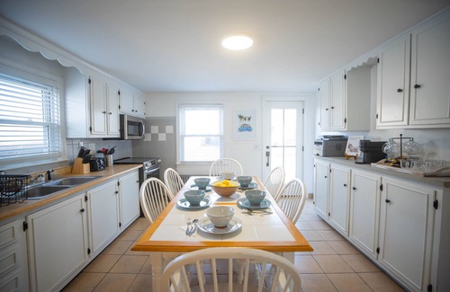Easton's Point House | AUTUMN ESCAPE/BIG DISCOUNT: "Middletown Beachside Charm, Newport Adventures"