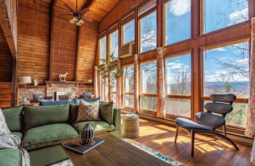 East Stroudsburg House | Autumn Heights Pool Hot Tub Game Room Saun